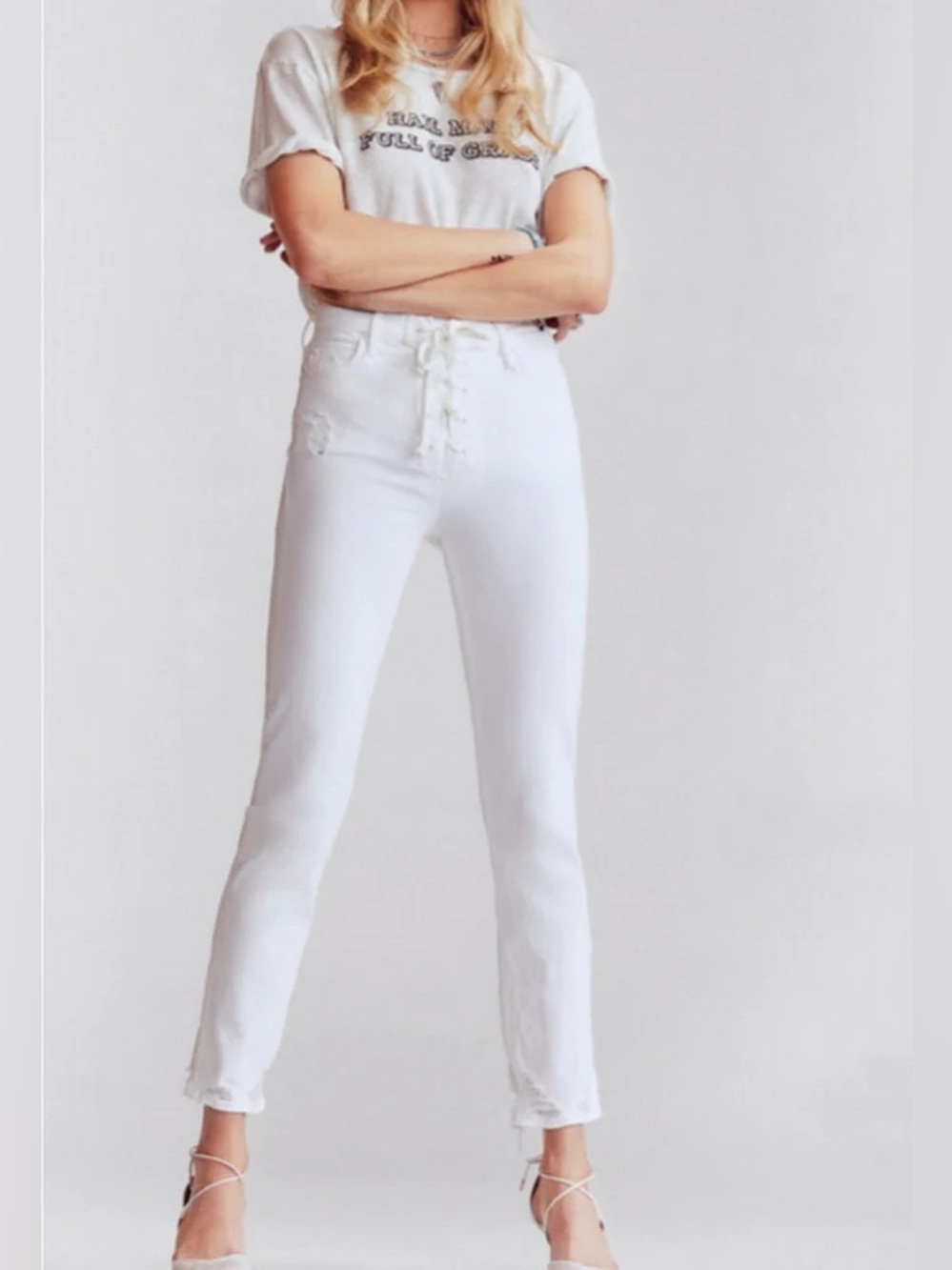 MOTHER  The Lace-Up Ankle Chew Dazzler Jean in Almost Innovent. Size 25